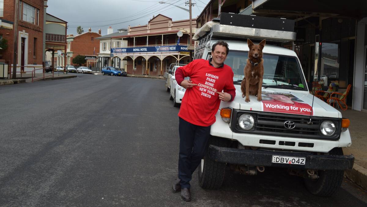 Labor candidate for Calare Jess Jennings, with Bess in Canowindra ahead of tomorrow's federal election.