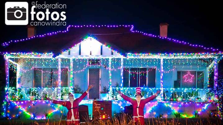 Ken Turnbull's home on Rodd Street soared ahead in the voting stakes, winning the Canowindra News and Federation Fotos Christmas Lights competition. Photo by Federation Fotos.