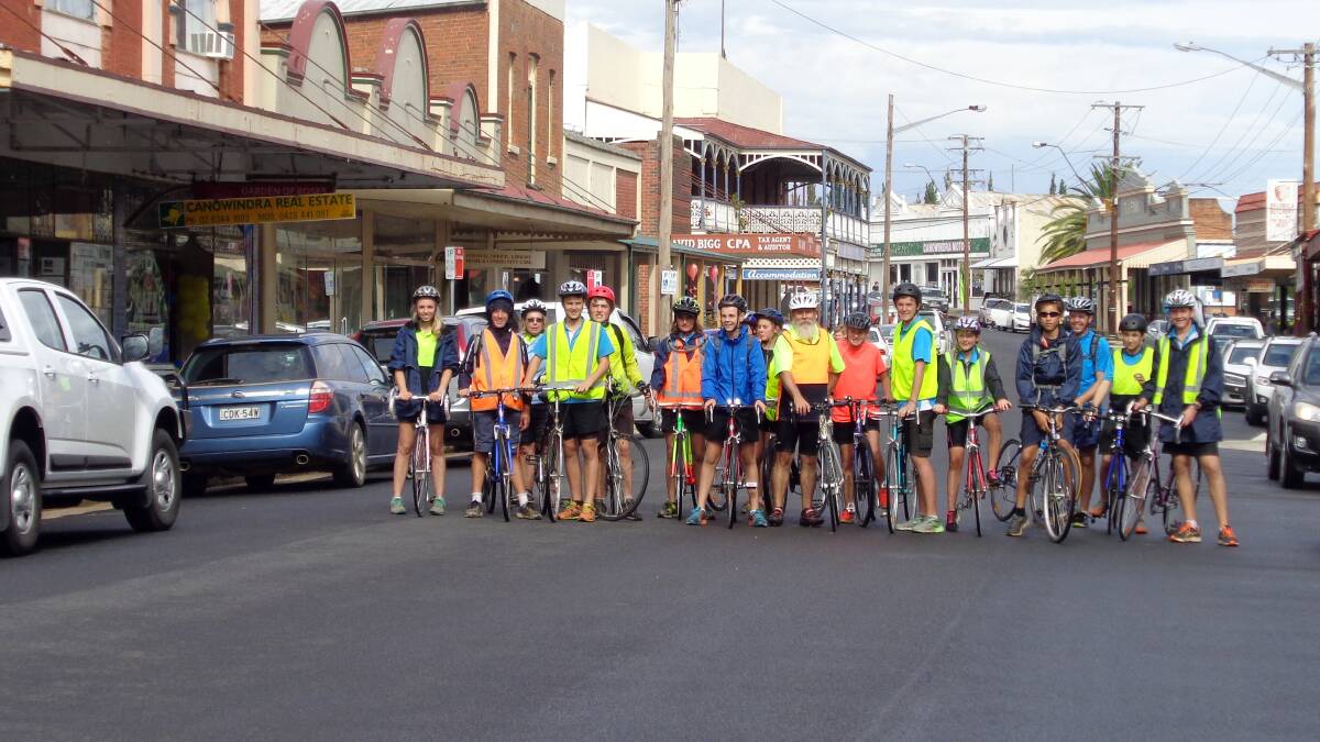 On the last two days of Term One fifteen students from Canowindra High School took part in a 90km cycling trip as part of the Duke of Edinburgh Award.