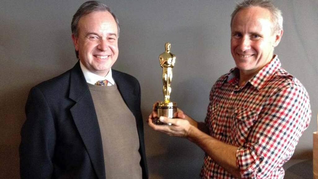 Richard Payten showing the Oscar to Lawrance Ryan, a prominent member of the arts community in Cowra, from The King's Speech, when visiting Canowindra recently. 