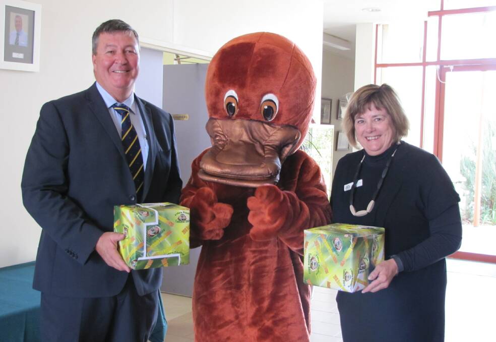 Cabonne Mayor Kevin Beatty and Cabonne Daroo Business Awards committee member Cr Cheryl Newsom with Daroo The Platypus, the awards mascot, at yesterday’s launch of the 2018 awards.