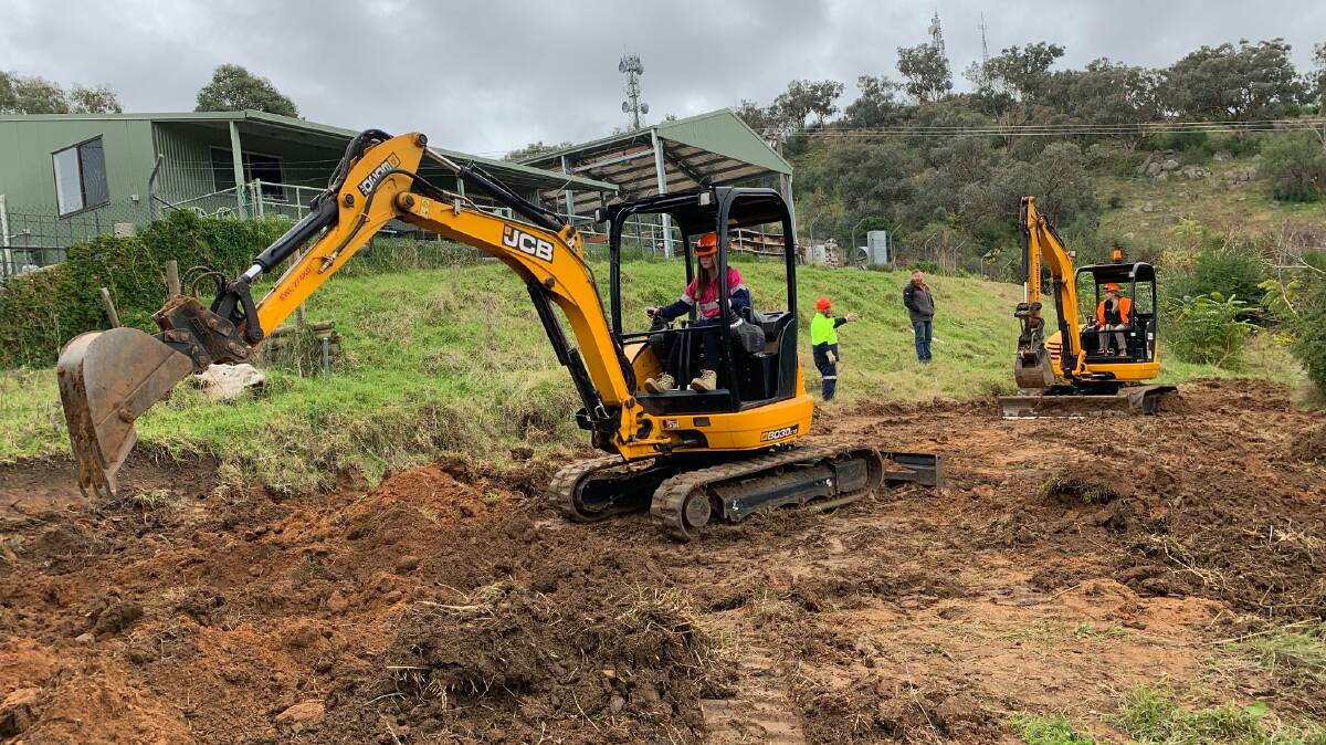 Canowindra High students have been receiving practical, hands on experience with Animal Studies and Civil Construction (Excavators) at the Cowra TAFE campus