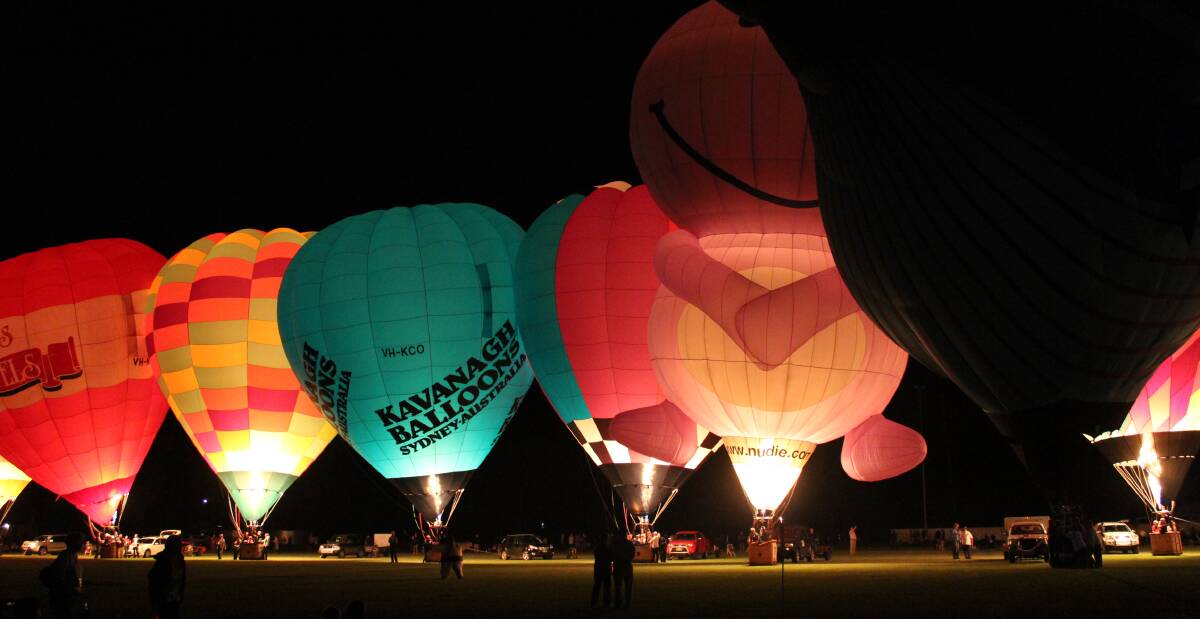 The main event, the Cabonne Country Balloon Glow kicks off at 7.15pm. This popular and spectacular event is a photographer’s dream and to be enjoyed by young and old.