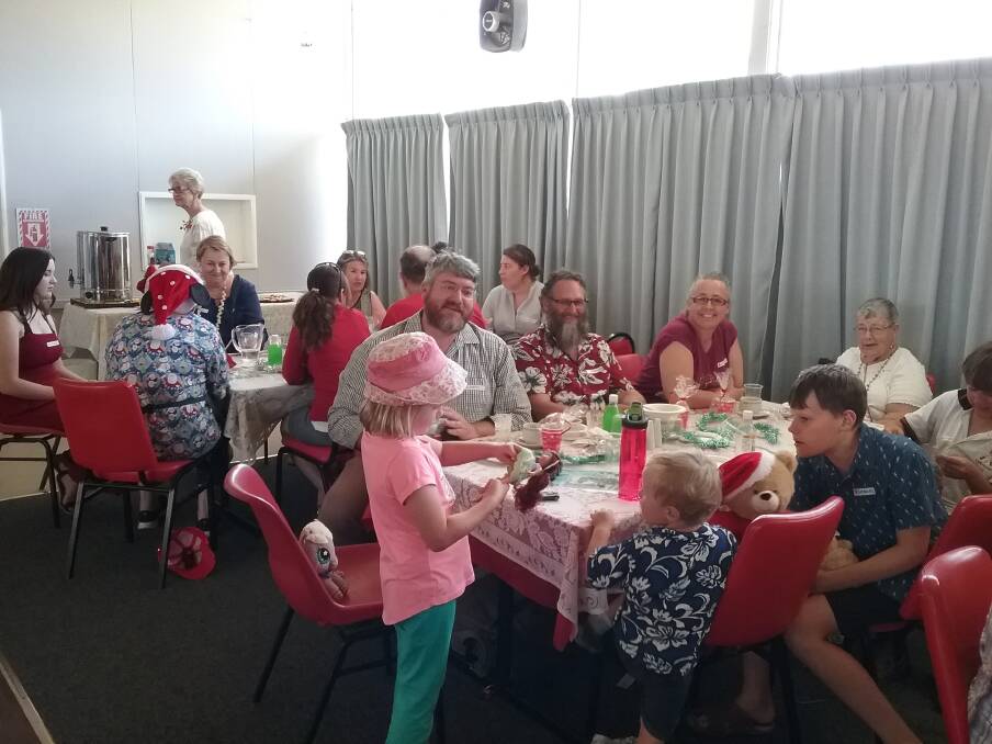 The Hodge and Bullock families enjoy Christmas lunch in 2018. 