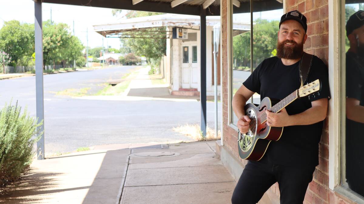 Canowindra-based musician, Kent Eastwood to entertain the Cabonne and Blayney masses for March's Music and Movies in the Villages events. Photo: SUPPLIED