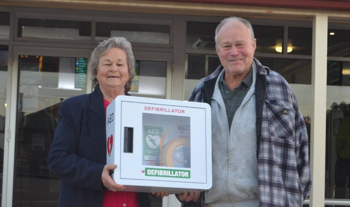 Ladies' Bowling Club president Betty Jenkins and Chairman of the Board of the Canowindra Bowling Club Kevin Walker.