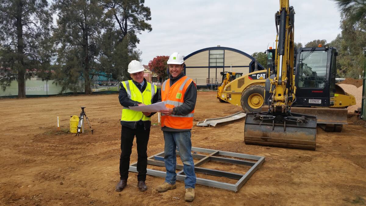 Cabonne’s Council Community Engagement and Development Manager 
Dale Jones and site foreman Miles Wright, of Renascent Regional, on the 
site of the new fossil storage facility being built at the Age of Fishes Museum.