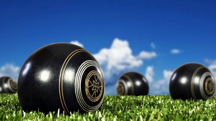 Traves and Lees in marathon contest at men's bowls